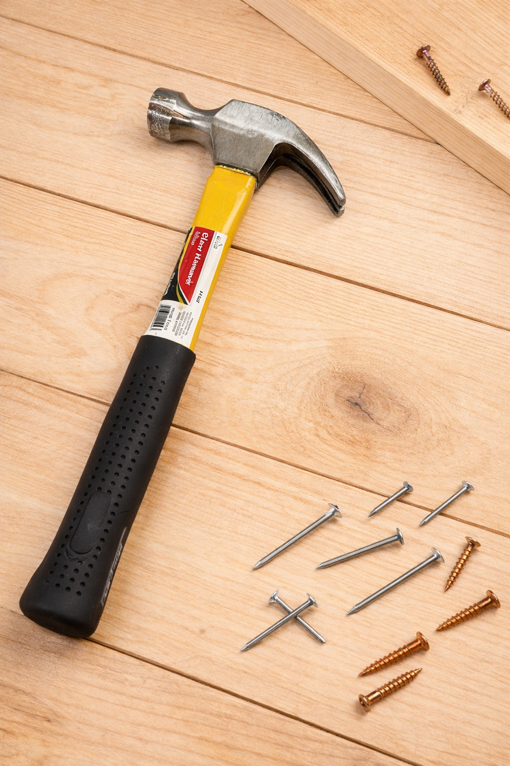 16 oz Claw Hammer with Fiberglass Handle – Durable Steel Head, Non-Slip Grip for Home Improvement and Construction